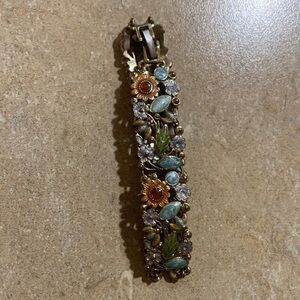 Vintage-Inspired Gold Floral Bracelet